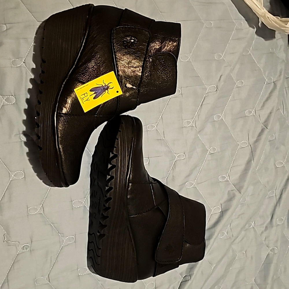 Boot FLY London, Black, Size 7, new with boxless label